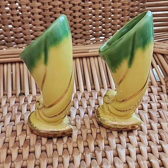 Vintage Pair Shawnee Cornucopia Vases - Picture 5 of 9
